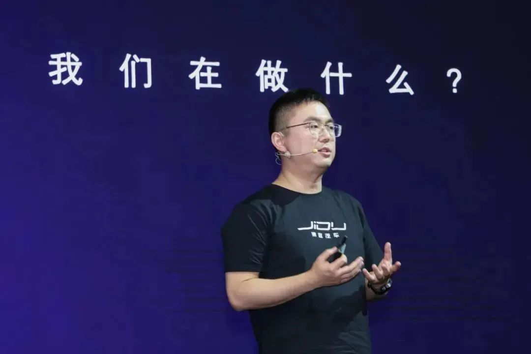 极越“碰瓷”特斯拉，夏一平不在乎负面评价很开心
