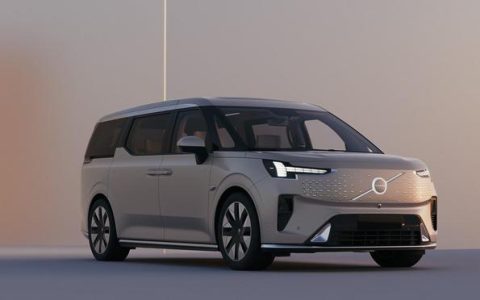 “换壳极氪009”沃尔沃EM90售价81.8万元，值吗？
