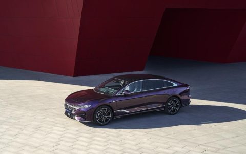 开创混动豪华新时代 岚图追光PHEV 25.28万元起售