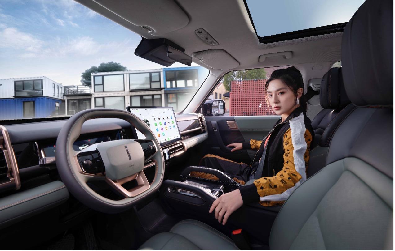12.98万元起！“潮盒电动SUV”iCAR 03开启全球预售