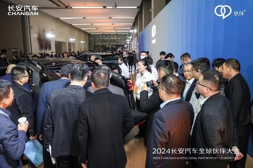 长安汽车实施“215”伙伴行动，打造世界级汽车品牌