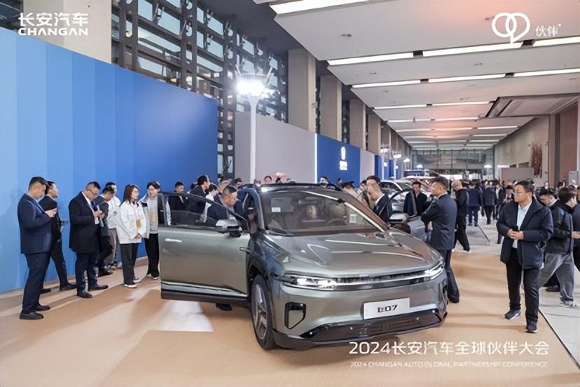 长安汽车实施“215”伙伴行动，打造世界级汽车品牌