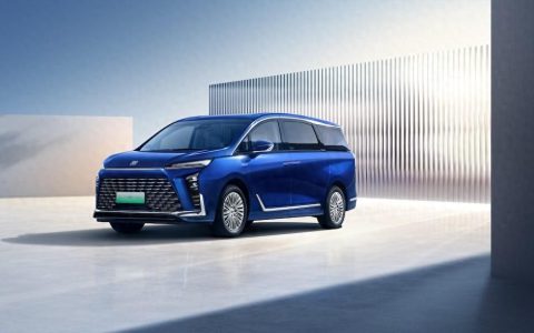 全新别克GL8陆尊PHEV发布，35.99万元起售