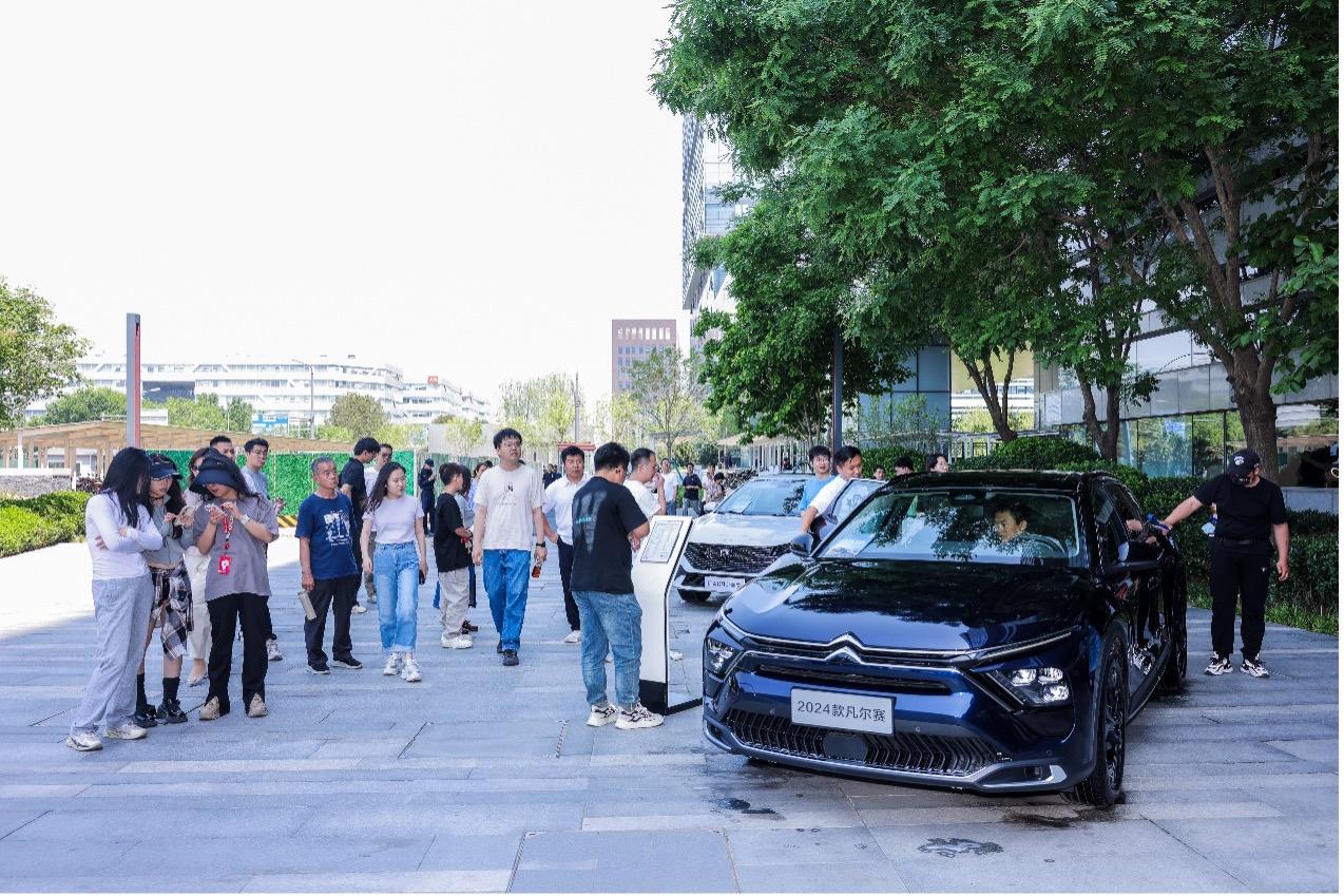 提升服务网络覆盖度 神龙汽车与京东汽车战略签约