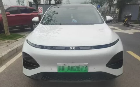 小鹏G6新车跑偏，解决不了问题就耍赖？