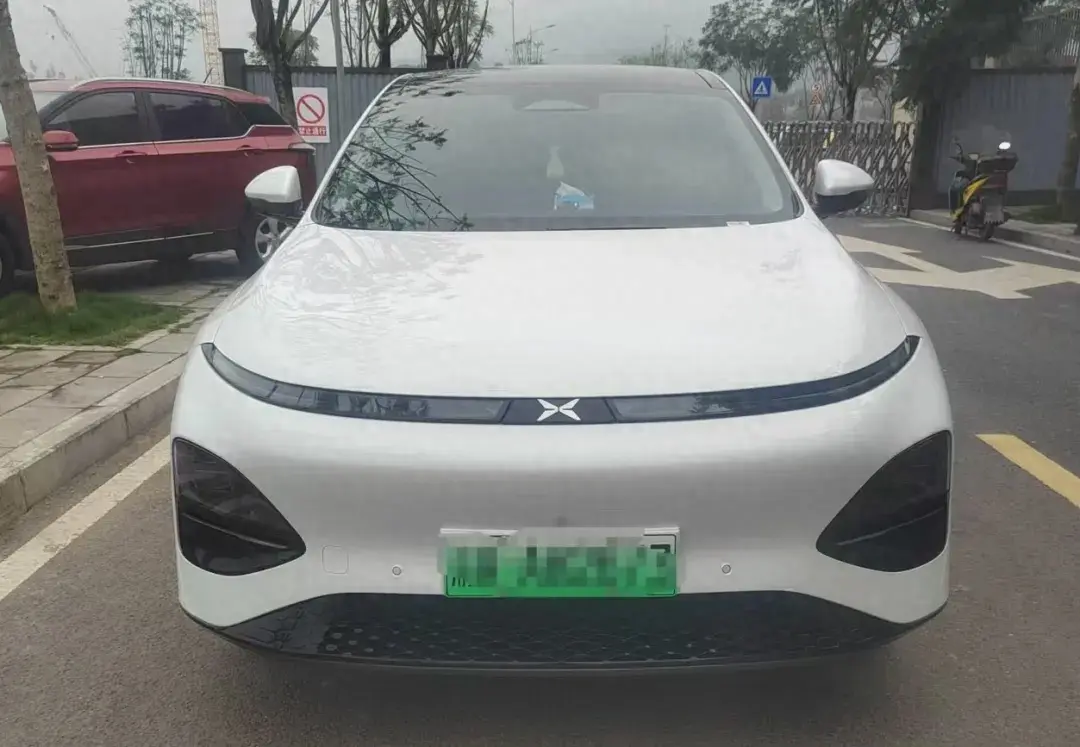 小鹏G6新车跑偏，解决不了问题就耍赖？