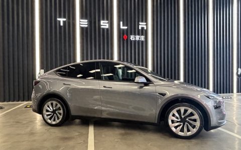 电动SUV王者再进化——探店实拍特斯拉焕新Model Y