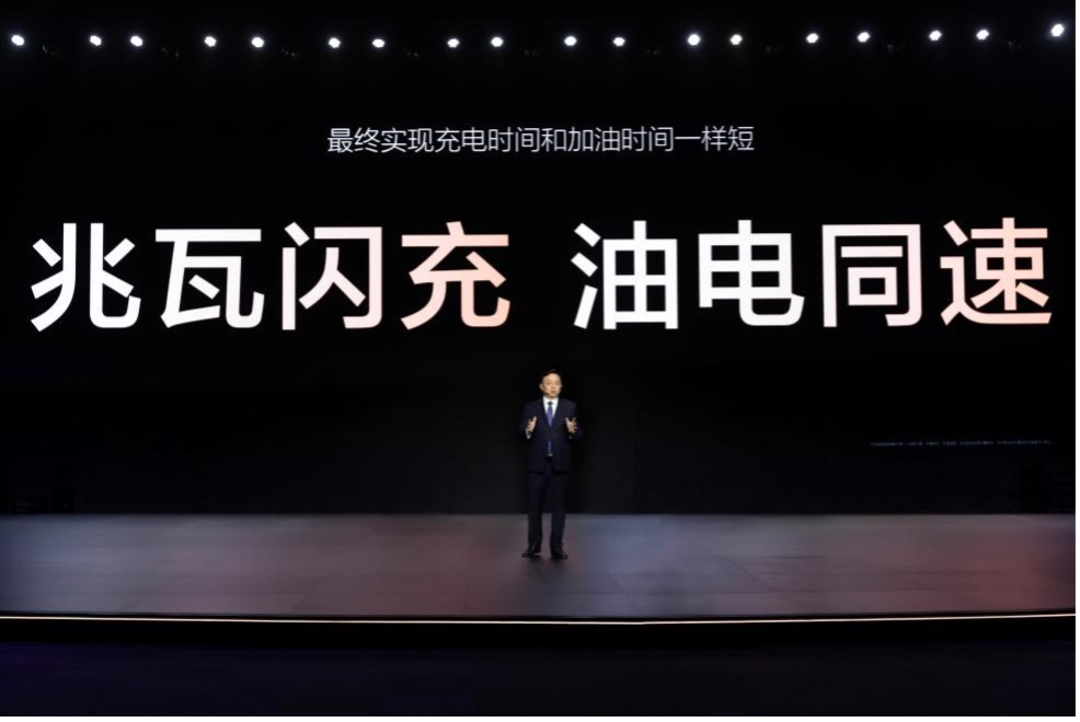 比亚迪发布史上最强财报：营收7771亿、现金储备1549亿