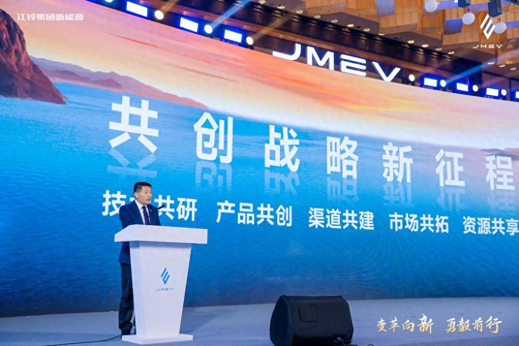 12.98万/6.28万起，羿驰05&易至EV3 PLUS开启安全出行新范式