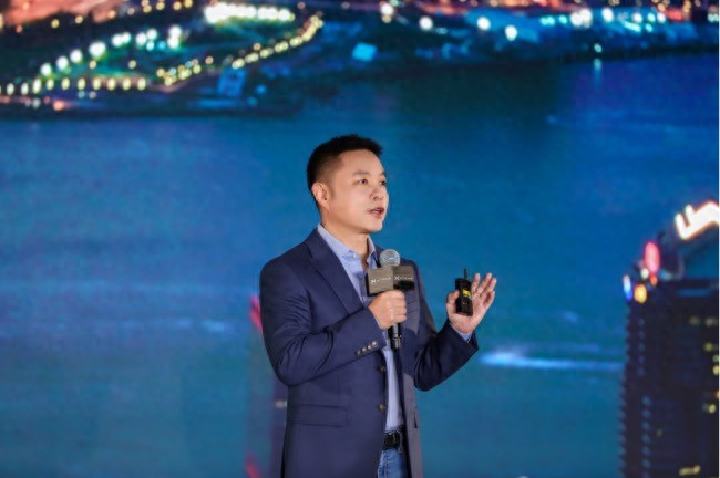 科技旗舰全面升舱，2025款小鹏X9上市起售价35.98万元