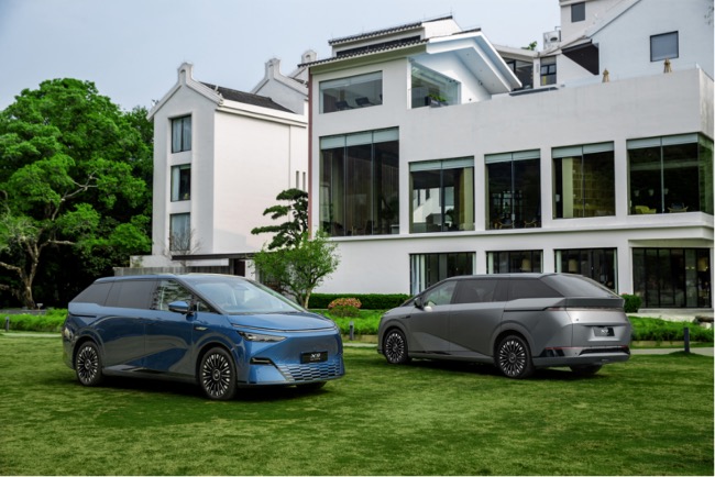 科技旗舰全面升舱，2025款小鹏X9上市起售价35.98万元