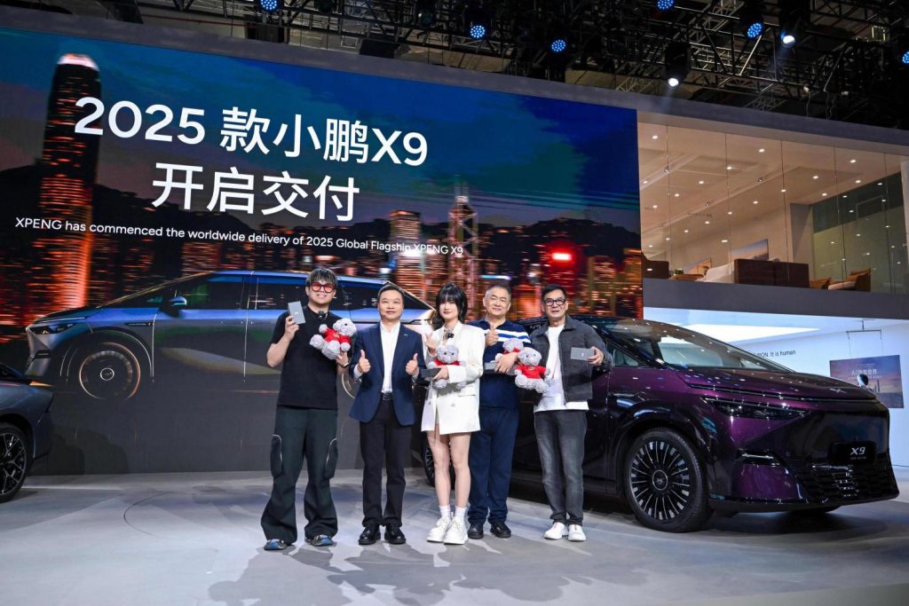 025款小鹏X9大定超6000台！上海车展迎首批车主交付