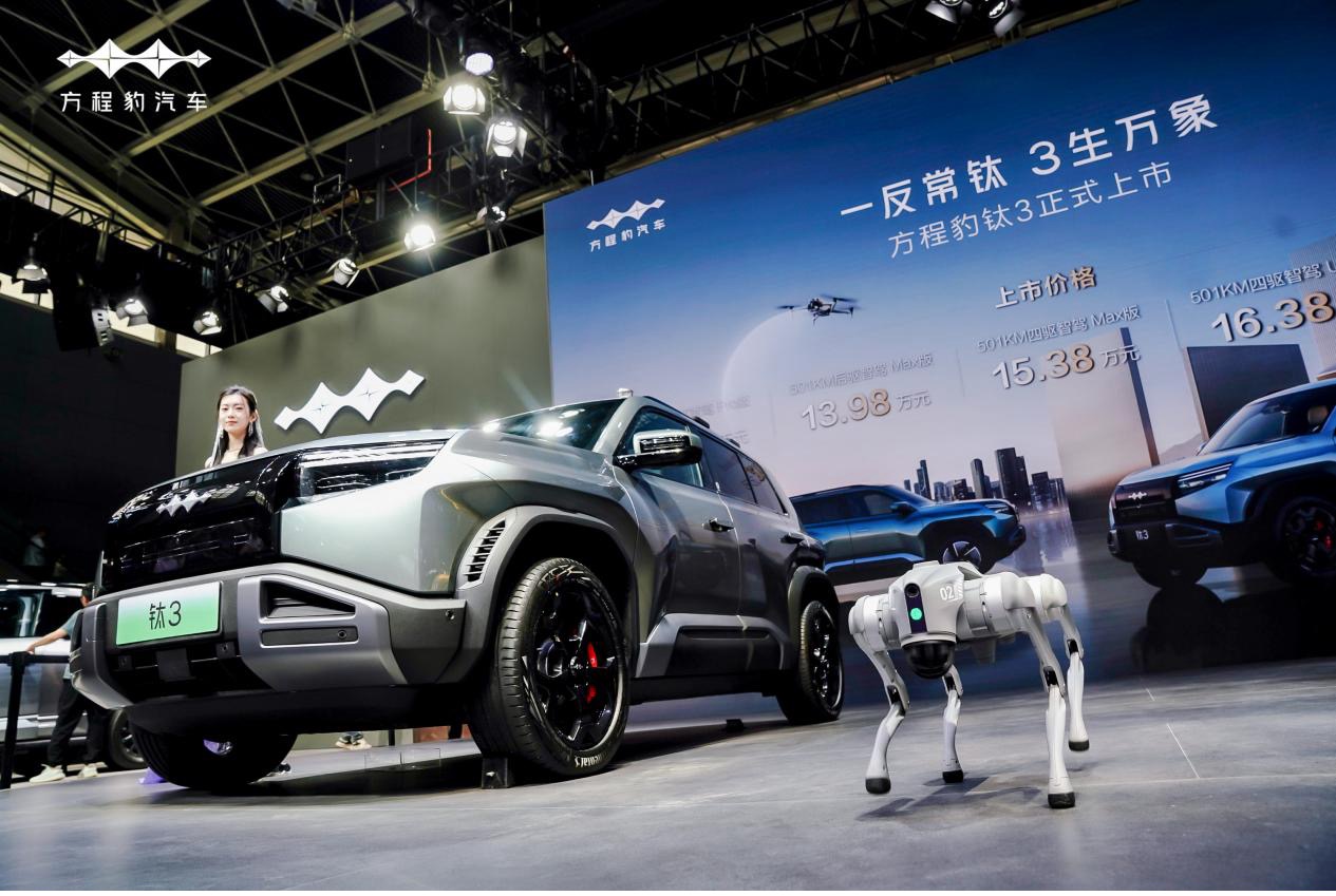 方程豹携明星车型闪耀石家庄国际车展