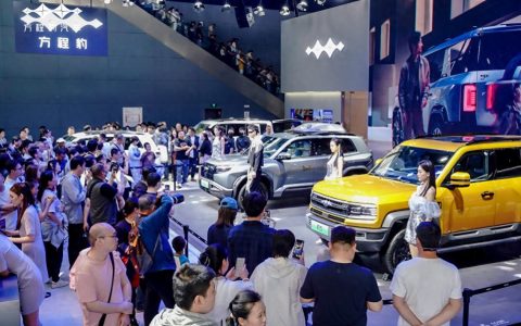 方程豹携明星车型闪耀石家庄国际车展