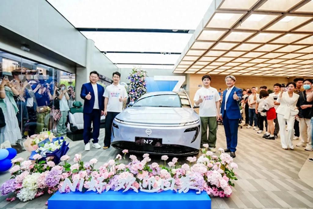 上市18天大定破万,车主开BBA参加交车仪式,东风日产N7凭啥爆火?