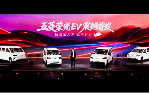 五菱携手央视举办第二届致敬奋斗者大会，与奋斗者共写新时代答卷