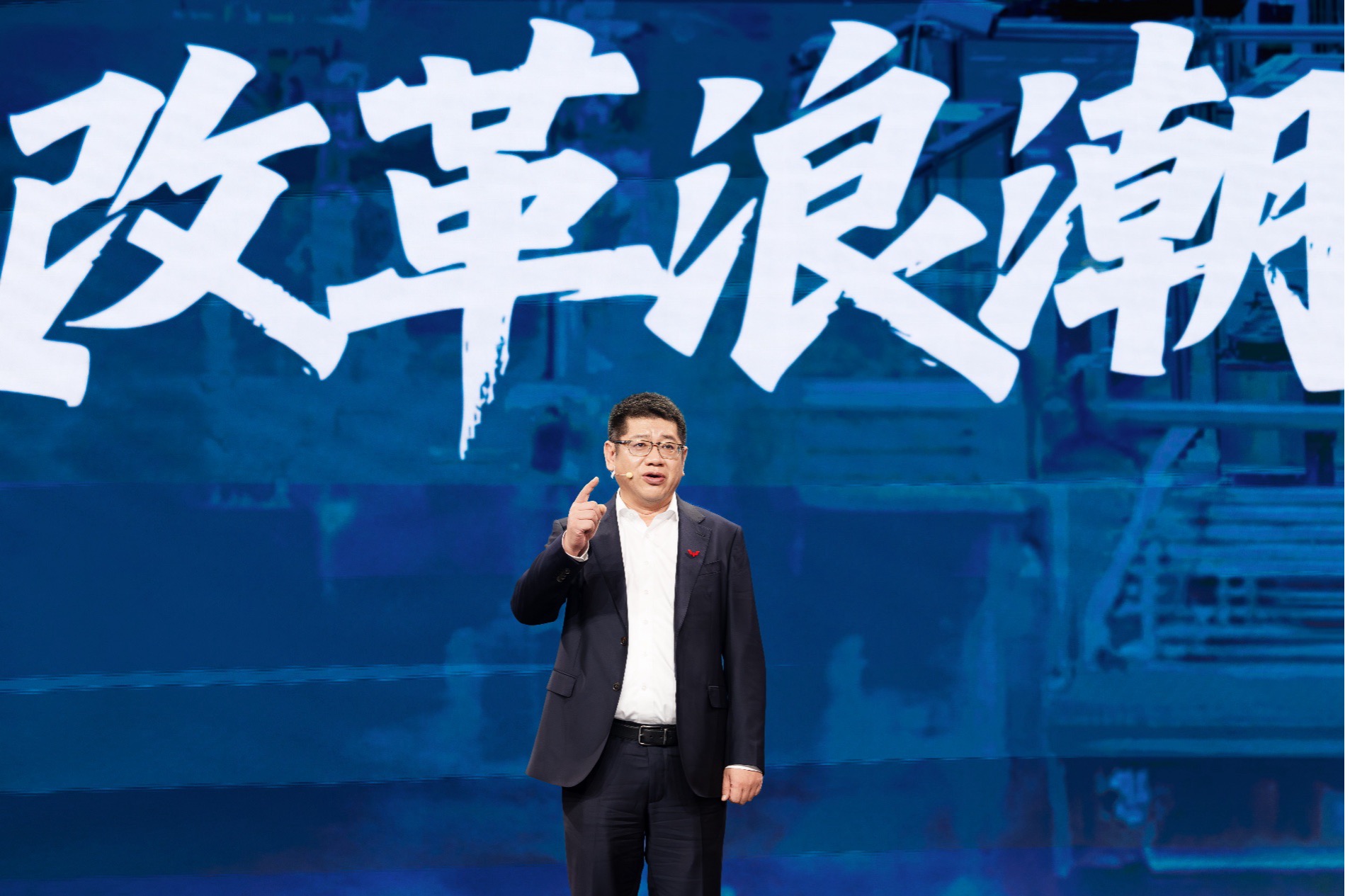 五菱携手央视举办第二届致敬奋斗者大会，与奋斗者共写新时代答卷