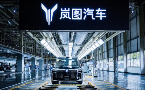 岚图梦想家冠军版限量上市 售价30.99万元