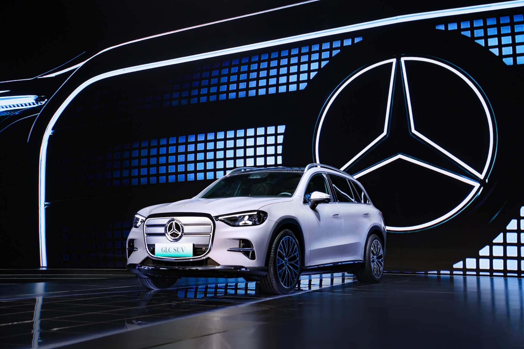 全新奔驰纯电GLC和新一代奔驰S级轿车亮相梅赛德斯-奔驰品牌日