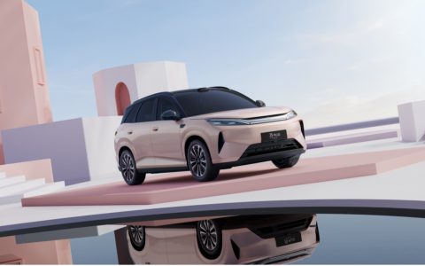 元力智趣闪充SUV，第三代元PLUS北京车展全球首发亮相