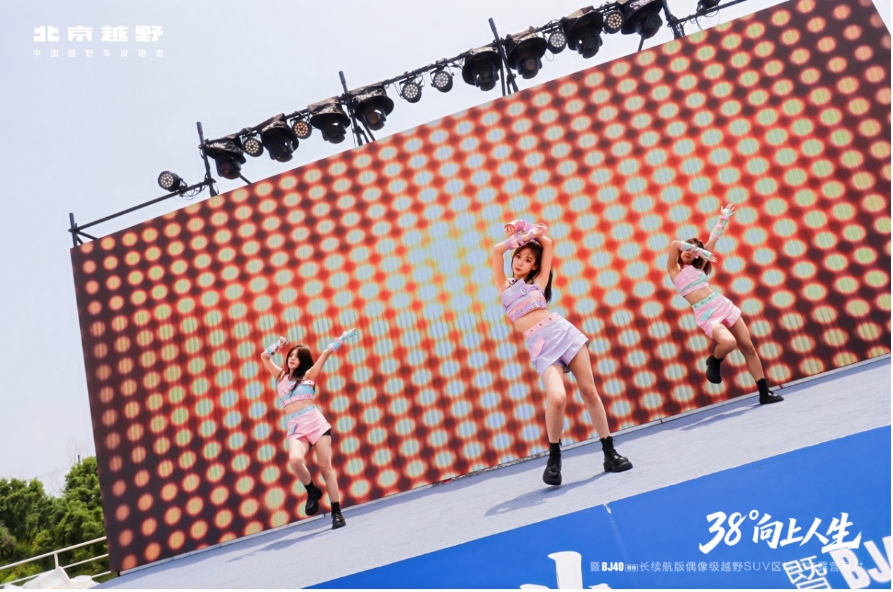 焕新价16.98万元起，北京越野BJ40增程长续航版唐山上市