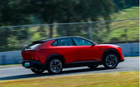 MAZDA EZ-60激光版上市 2026长安马自达粉丝盛典启幕