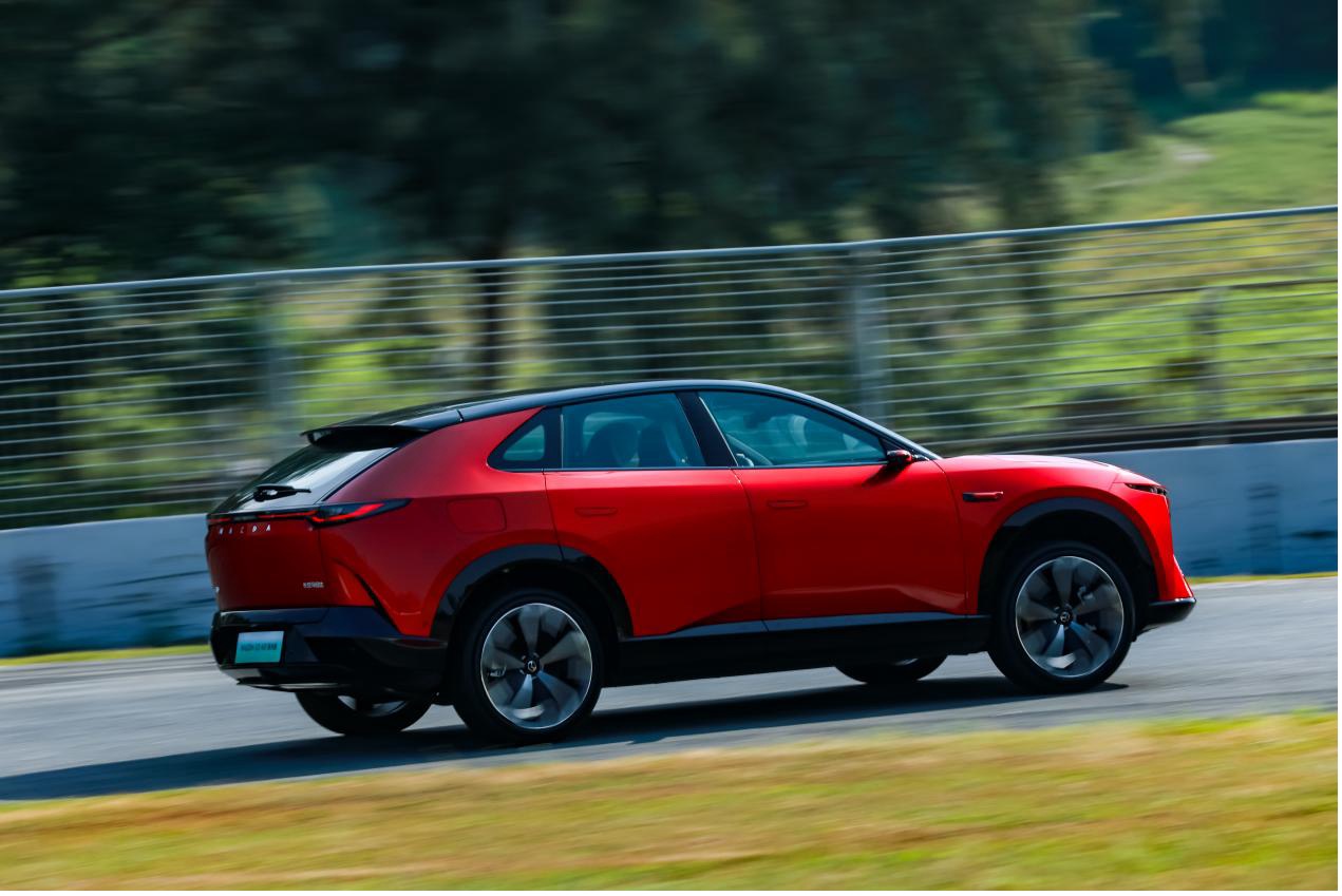 MAZDA EZ-60激光版上市 2026长安马自达粉丝盛典启幕